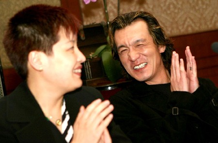 三度春晚导演守寡8年誓不再嫁!57岁哈文独自庆生,原来人间清醒是这样的 三度春晚导演守寡8年誓不再嫁!57岁哈文独自庆生,原来人间清醒是这样的